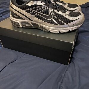 Nike Black and Silver Mesh Running Sneakers